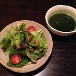 Restaurant Karan - 前菜サラダとほうれん草スープ