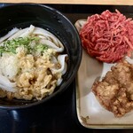 讃岐うどん工房 アイ・スタイル - ぶっかけ冷1玉340円、唐揚げ80円、紅しょうが天110円、合計530円。