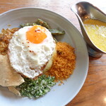 セイロン - 「Sri Lankan Ayurvedic Curry Plates」（1,320円）ビッタラカリーを選んだ場合の盛り付け
