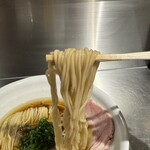 成城青果 - しなやかながらコシのある仕上がりの低加水ストレート麺