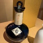 越後酒房八海山 - 夏の瓶は青、冬の瓶は黒なんですって。