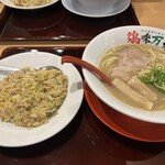 Noukou Tori Paitan Ra-Men Keimi Mansai - 半チャーハンセット 鶏味濃厚 ¥1,220