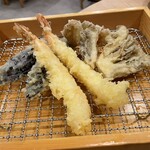 Tempura To Wain Karari - 天ぷら盛合わせ、海老、茄子、舞茸