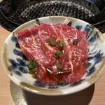 Wagyu Ue-Go Mesuu Shi To Jukusei Gyuushi Taniku Ya Ichiyuku - 