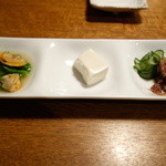 お通し　（あさりと菜の花辛し和え）