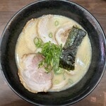 Hakata Ramen Kouichi - チャーシューメン(900円、真上から)