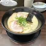 博多ラーメン 幸一 - チャーシューメン(900円、斜め上から)