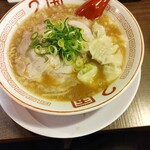 Ramen Nikoku - ワンタンらーめん@930円