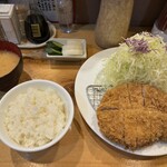 とんかつ かつ壱 - 付け合わせやご飯、キャベツの全部が美味しい！