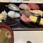 Asahizushi Souhonten - にぎり8個　1,210円