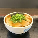 まる泰商店 - ・ラーメン(並) 600円/税込
            ・ねぎ 100円/税込