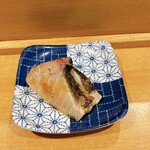 まんてん鮨 - サワラ玉ねぎ醤油漬け