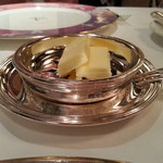 フォーシーズン・ダイニングルーム - バター