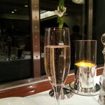 スパークリングワインで乾杯