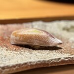 匠 進吾 - 春子鯛の酢〆
      春子は、進吾さんお得意のネタだと思います。