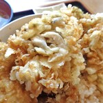 天ぷら処 こさか - 牡蠣天丼（ご飯大盛り）（牡蠣は ふっくら・ジューシーです）