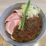 宍道湖しじみ中華蕎麦 琥珀 - ローストポーク丼　¥500