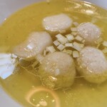 みかさ - 粉雪つくね（エビワンタントッピング）スープも綺麗！