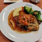 RESTAURANT SAKAKI - タスマニア産サーモンとカキムニエル ケッパーソース(\1650)