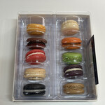 パティスリー・パリセヴェイユ - マカロン10個入りは箱代込み3700円。