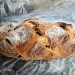 カプリス - クルミとイチジクのカンパーニュ