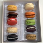 パティスリー・パリセヴェイユ - 10個入りマカロン3700円。ホワイトデーの時期だけしか作られてません。