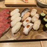 Hinasushi - 中トロ、えんがわ、生タコ、炙りサーモン、炙りイワシ、ホタテ、ウニ