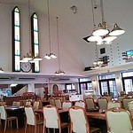 シャトー弥山 - 広々店内。団体様もみえるのかな？