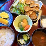 Uo sada - アジフライ定食  彩り鮮やかな小鉢、サクふわのアジフライ