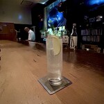 Blues'Bar Shine - すっかりお気に入りのヘルシンキのジントニック♪”(*>∀<)o(酒)"
      他のジンとは爽やかさが違いﾏｽ！