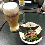 湊や - 生ビール ＆ 青菜・アサリ・ホタルイカの和え物