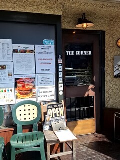 THE CORNER Hamburger & Saloon - 