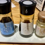 シハチ鮮魚店  - お刺身に合わせ、のうこう醤油とさっぱり醤油が選べます