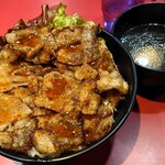 焼肉丼 十番 - カルビ丼特盛（スープ付）1350円