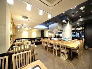 Takumiya Aibe - ～50名様で貸切OK！臨場感のあるカウンターを囲める店内。