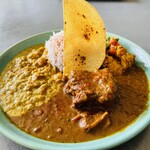 スパイスカレー モクロミ - 選べるカレープレート（ポーク(レギュラーメニュー)、豆とキノコのカレー(レギュラーメニュー)）