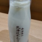 北海道牛乳カステラ - ドリンクの牛乳