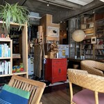 東方遊酒菜ヌワラエリヤ - 本棚の本を入れ替えていました。定期的にローテーションしてるのでしょうね。