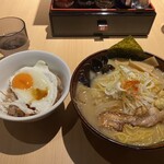 札幌 みその - 味噌ラーメン（大盛り）　と　手稲ライス（2024年3月16日撮影）