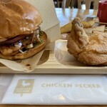 チキンペッカー - 照り焼きバーガーのこの厚み！食べ応えがあります！