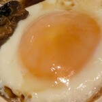 社 - 目玉焼に醤油をタラッ