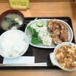 定食屋　イワイ - 日替定食（唐揚げ+麻婆豆腐）600円