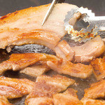 韓豚屋 - 絶対の自信と、スタッフが美味しく焼き上げます！！