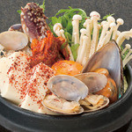 韓豚屋 - ボリューム満点！！ 色んな海鮮の純豆腐