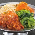韓豚屋 - キムチと選べるナムルの盛合せ