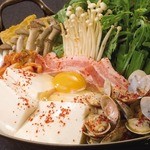 韓豚屋 - 定番スンドゥブチゲ