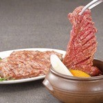 韓豚屋 - やっぱり食べたい壷漬けカルビ