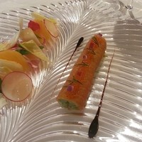 レストラン・パッション - スモークサーモンを筒状に巻いたもの。