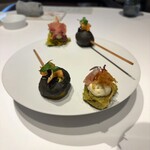 JINBO MINAMI AOYAMA - 菊芋のフリットと山菜のタルト