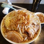 ラーメン荘 これが好きだから - ラーメン大400g1,000円のニンニク増し、野菜増しまし、アブラ増し